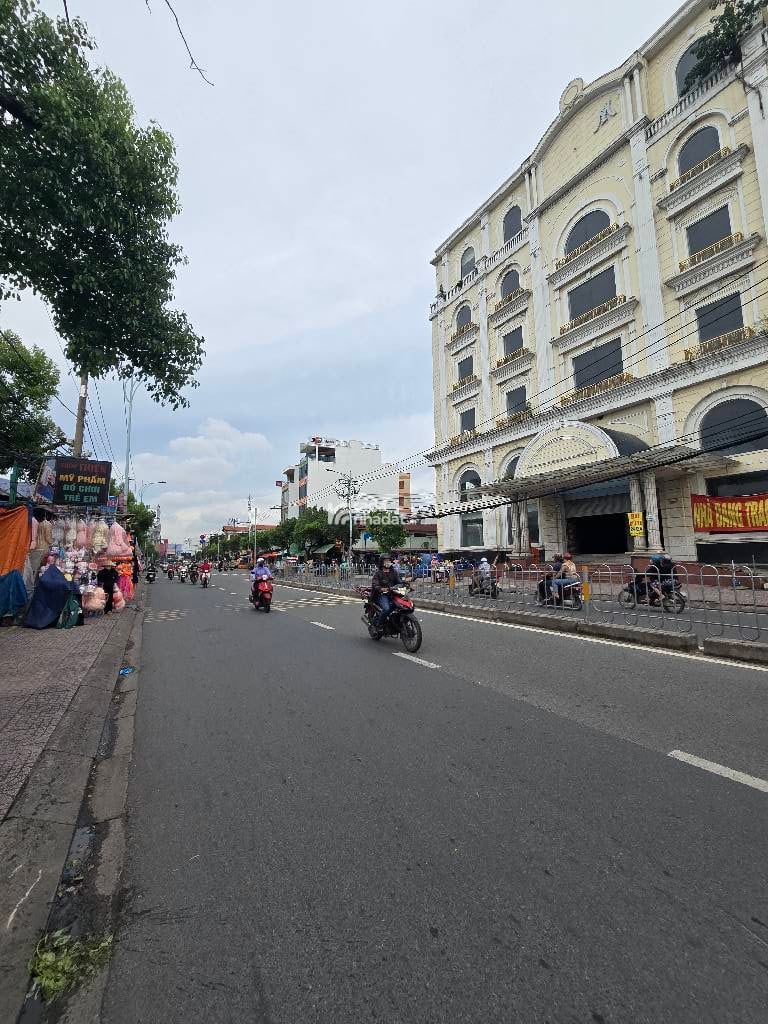 Bán Gấp Nhà Mặt Tiền KD, 4Tầng ST 7PN, 5x18m, Ngay Lê Văn Quới, Ngã Tư 4Xã, Q. Bình Tân.