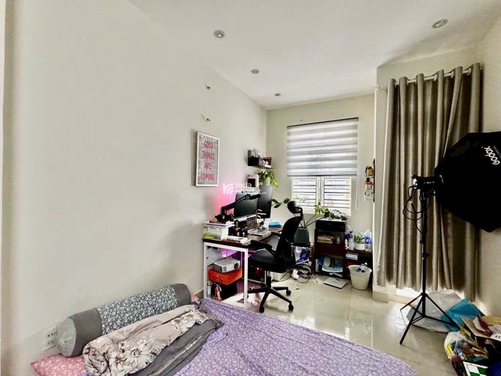 NGAY KHU VIP PHAN XÍCH LONG - HẺM HXH NHỰA HOA ĐÀO - 4TẦNG - 3PN - 8 TỶ