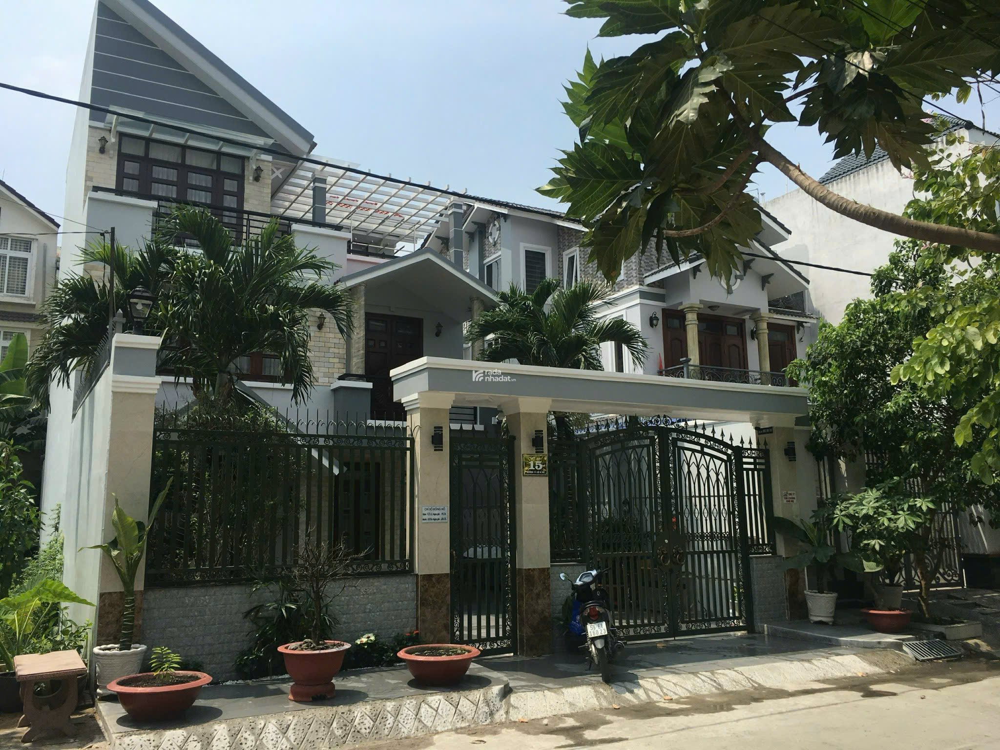 Cho thuê biệt thự sân vườn KDC Sông Đà,  Hiệp Bình Chánh  10m x 20m trệt 2 lầu 5PN giá 26tr