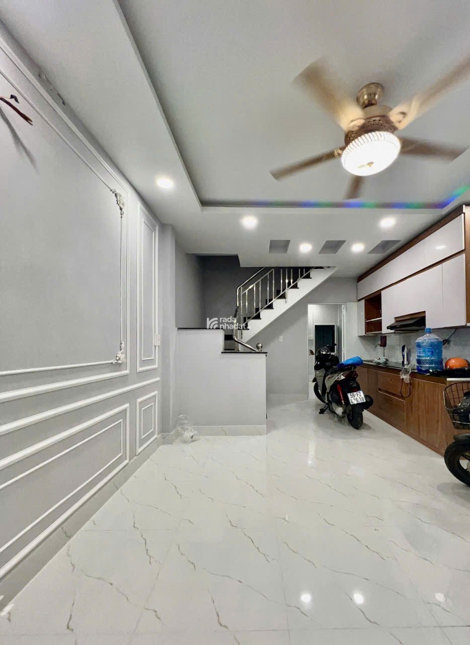 NHỈNH 5 TỶ - NHÀ MỚI 2 TẦNG CÁCH MẠNG THÁNG 8 - 3.76x12m 