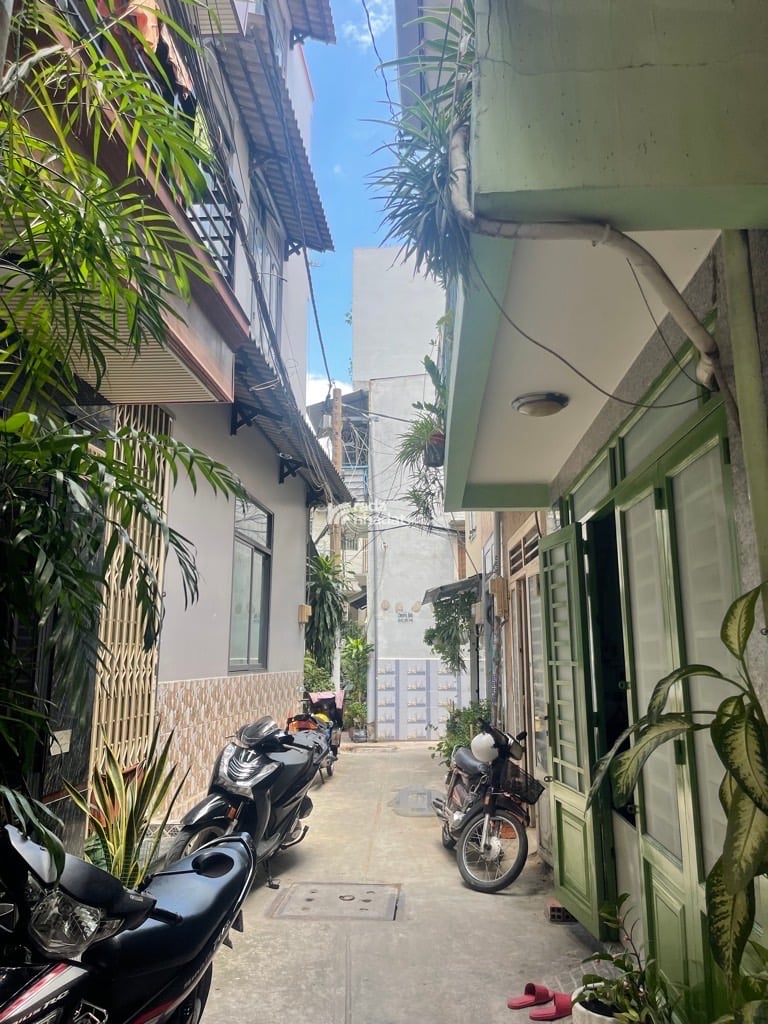 NHÀ 3 TẦNG ĐƯỜNG PHÚ THỌ HOÀ - HẺM 3M GẦN MẶT TIỀN KHU CHỢ VẢI