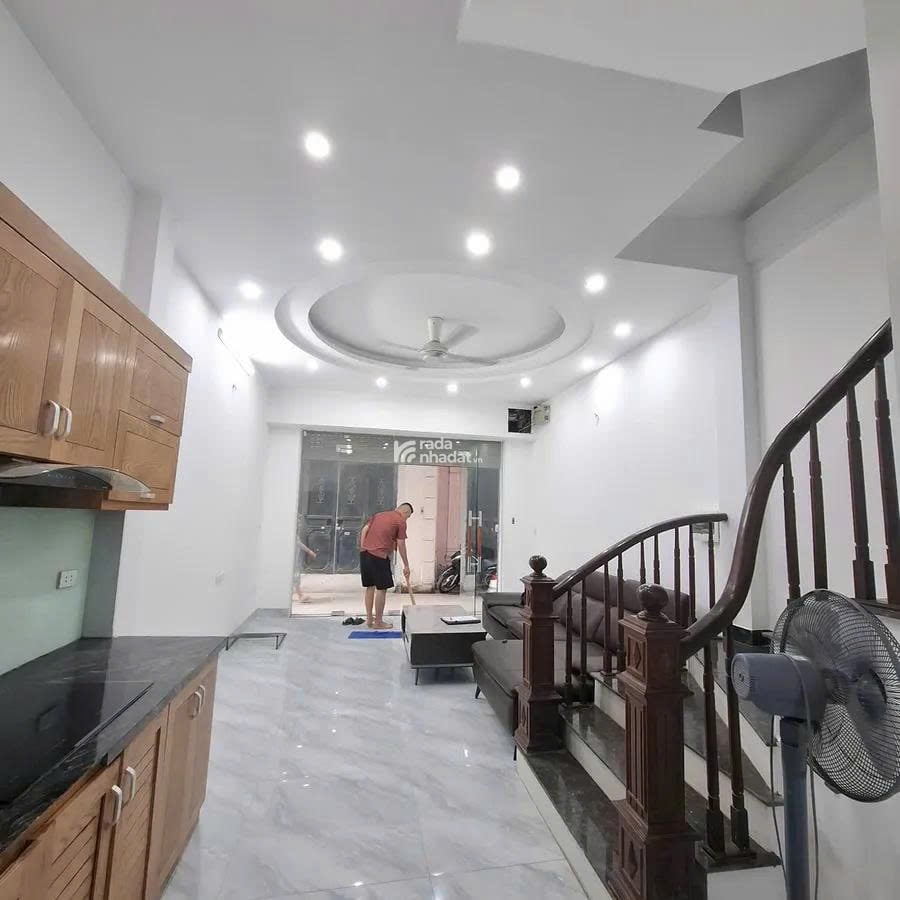 Bán nhà Kim Giang, ngõ rộng 3m cách 1 nhà ra ô tô tránh  DT 40m, 5 tầng chào giá 9 tỷ 