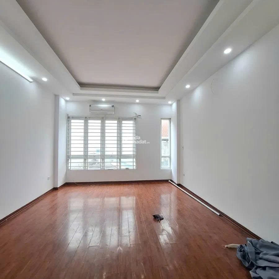 Bán nhà Kim Giang, ngõ rộng 3m cách 1 nhà ra ô tô tránh  DT 40m, 5 tầng chào giá 9 tỷ 