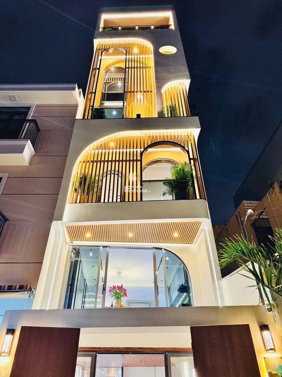 SIÊU PHẨM NHÀ 4 TẦNG – THANG MÁY – FULL NỘI THẤT CAO CẤP – SÂN THƯỢNG LUNG LINH