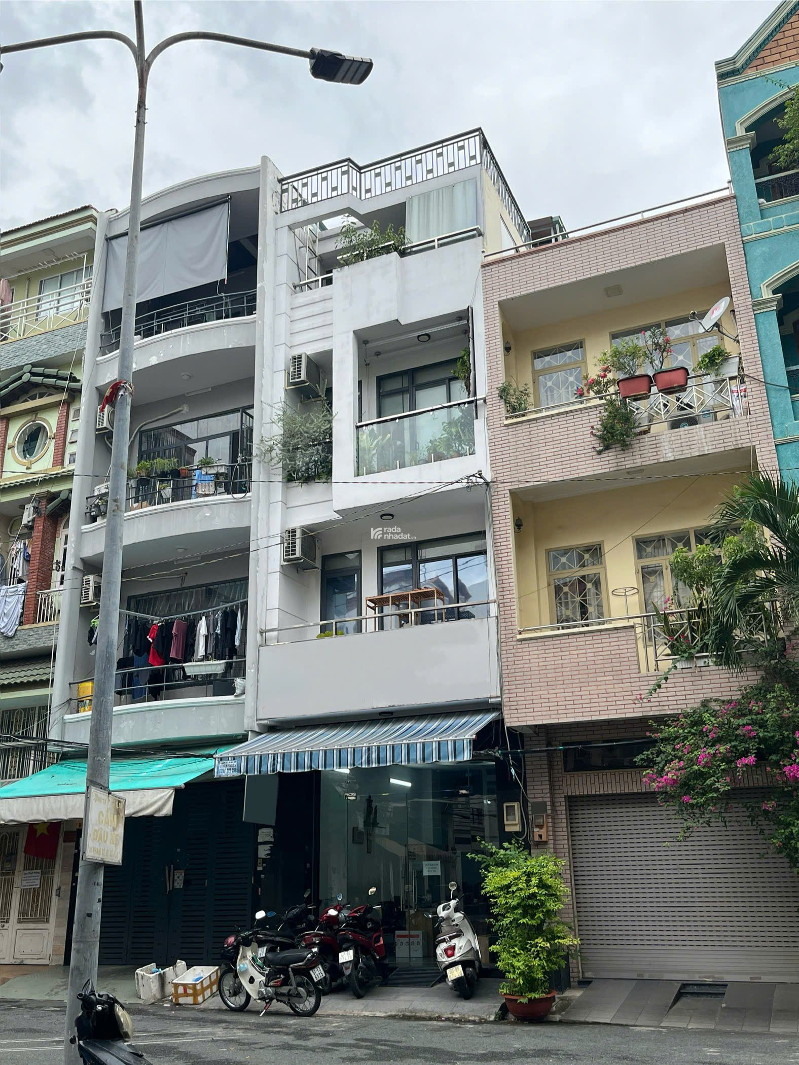 Bán nhà hiếm hẻm xe hơi 4 tầng 4.5x20 134 Thành Thái, P.12, Q.10 khu vực sầm uất hẻm 