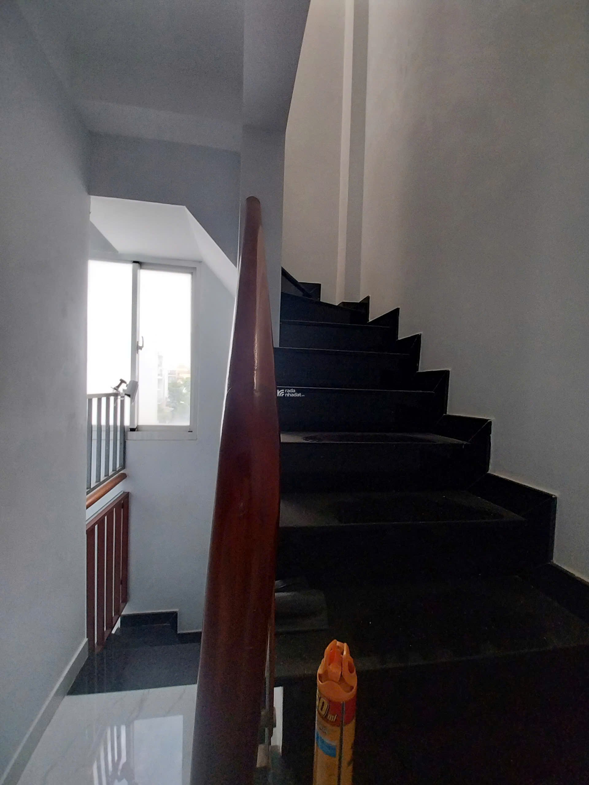 Bán nhà hẻm lớn Thành Thái trung tâm quận 10