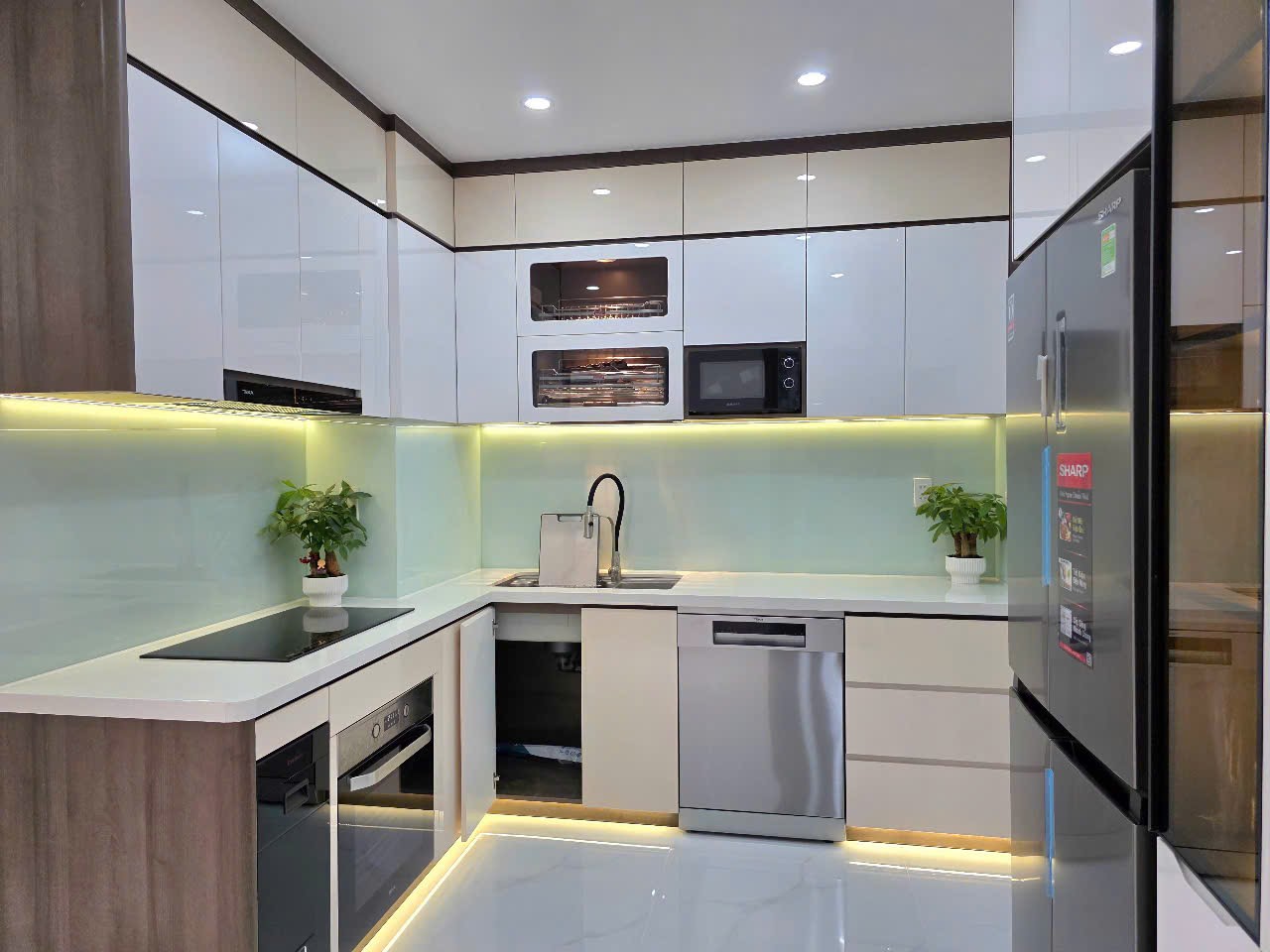 Bán nhanh căn hộ Sky garden 3, PMH, Q7, dt 72m2, tk 3PN nhà mới, giá chỉ 6,7 tỷ