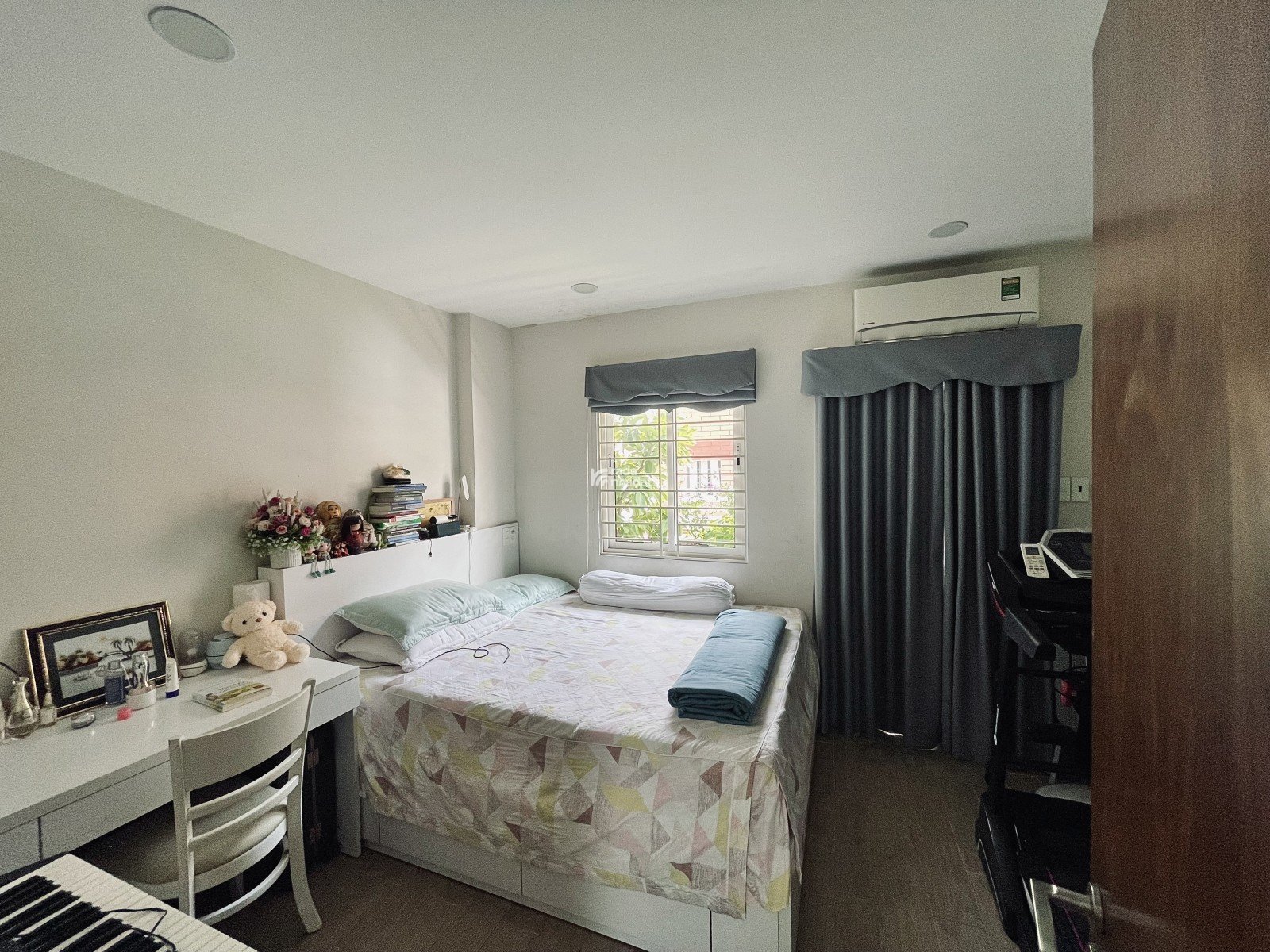 Nhà Nguyễn Đình Khơi, Hoàng Văn Thụ, Tân Bình, 4m x 6m, 3 tầng, 4.99 tỷ.