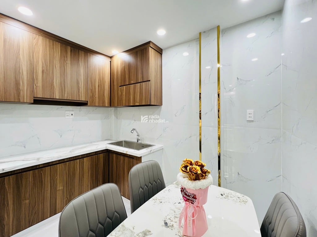 Nhanh ! Nhà đẹp 4 tầng- mới tinh hiện đại sát mặt tiền Lê Văn Sỹ 