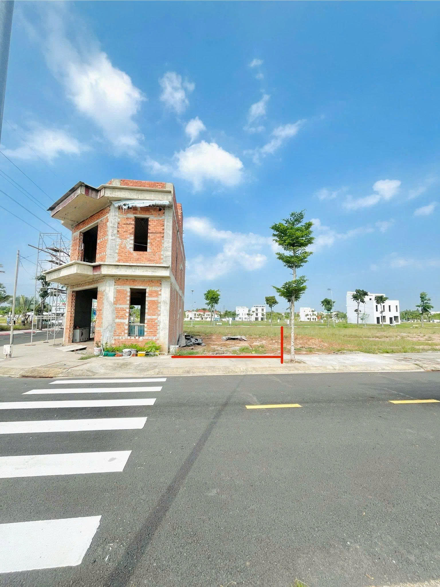Cần bán gấp lô đất nền ngay mặt tiền đường KCN VSIP 2, thuận tiện kinh doanh buôn bán
