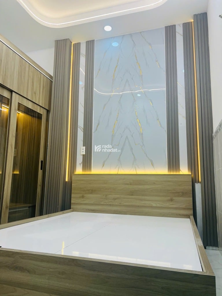 BÁN NHÀ LÊ VĂN QUỚI 40M2 4.X TỶ HẺM XE HƠI 1 TRỤC SÁT MẶT TIỀN BÌNH TÂN  