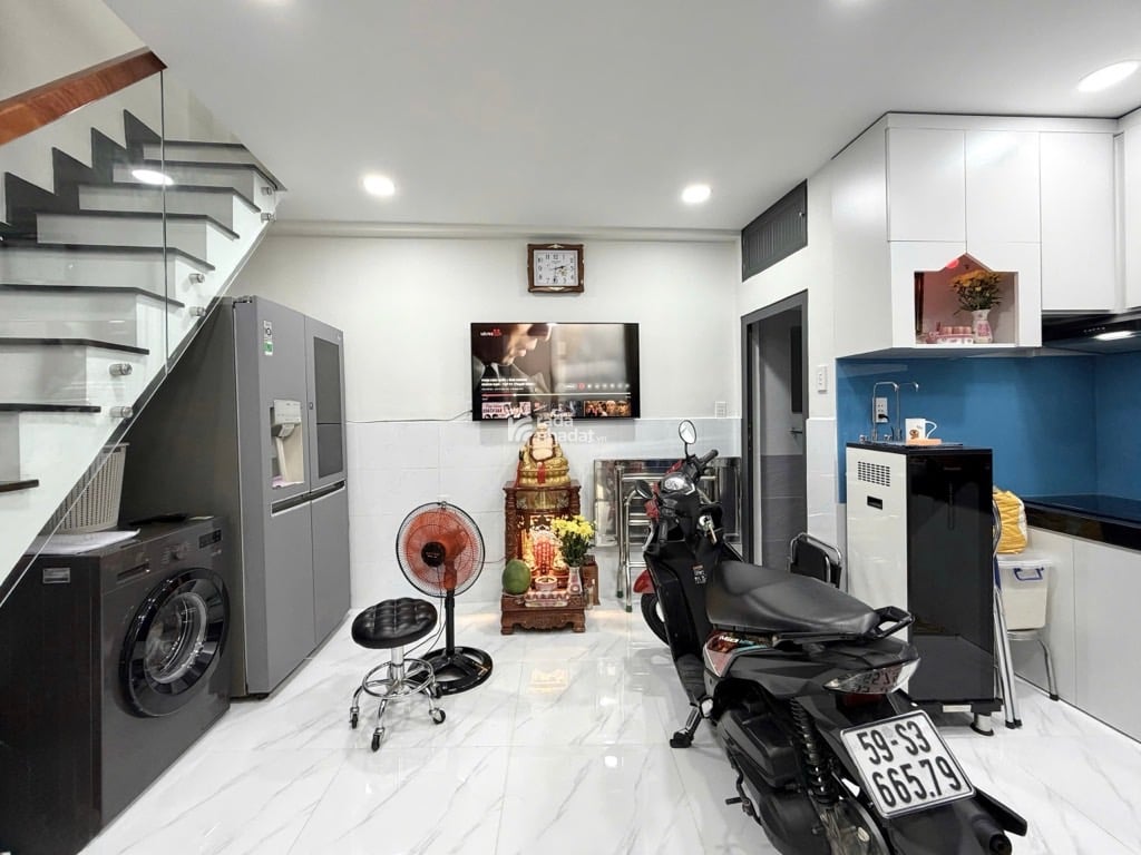 SÁT VÁCH QUẬN 1, ĐIỆN BIÊN PHỦ, BÌNH THẠNH, 20M2 Ở NGAY. GIẢM 350TR CHỈ 4.25T