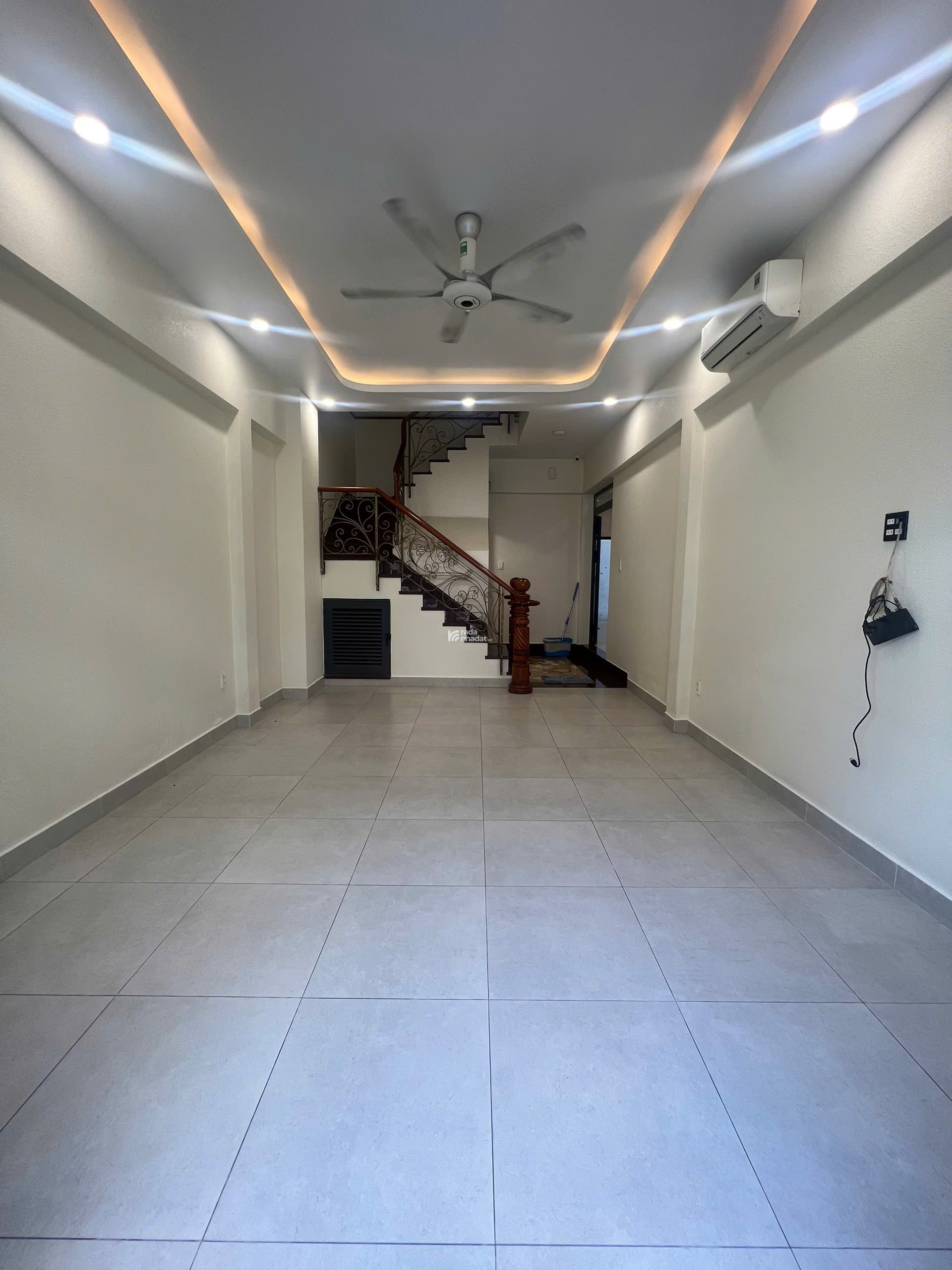 BÁN NHÀ 2 MT TRƯỚC SAU HXH Trần Bình Trọng Quận 5