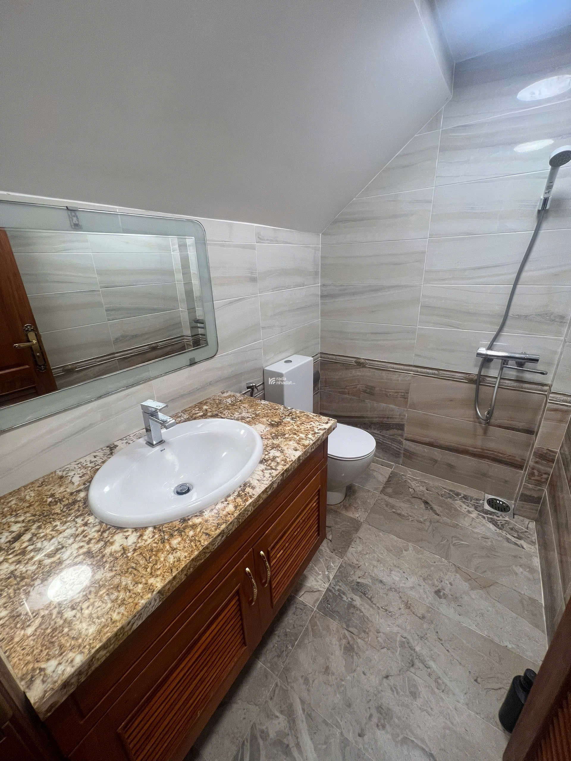 BÁN NHÀ 2 MT TRƯỚC SAU HXH Trần Bình Trọng Quận 5