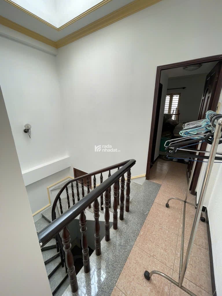 Nhà Thật - Đẹp 4 Tầng - 5PN - Xe Hơi Ngủ Trong Nhà -  gần Mặt tiền Thích Quảng Đức - Phú Nhuận