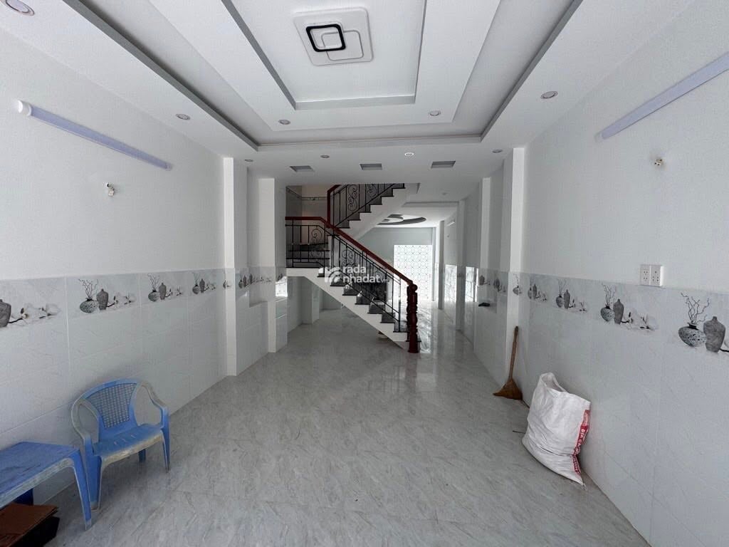 NHÀ ĐẸP MỚI XÂY DỰNG XONG NGAY TRẦN THỦ ĐỘ 3 TẦNG 