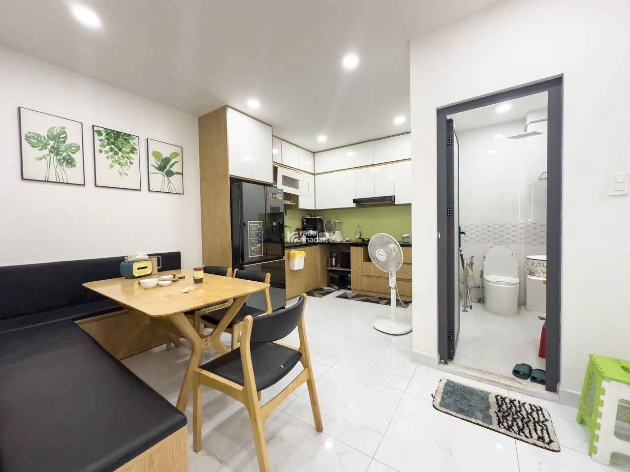 Ngộp!Bán nhà 37m2 xây 2 lầu đường Lê Thúc Hoạch,Tân Phú giá 3tỷ010.Gần THPT Trần Phú. Hẻm 7m.Sẵn sổ