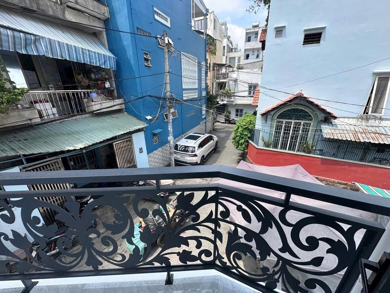 NHÀ MỚI XÂY VÀO Ở LIỀN (4X10M) - 3 LẦU - NGUYỄN VĂN ĐẬU GẦN CHỢ CÂY QUÉO 