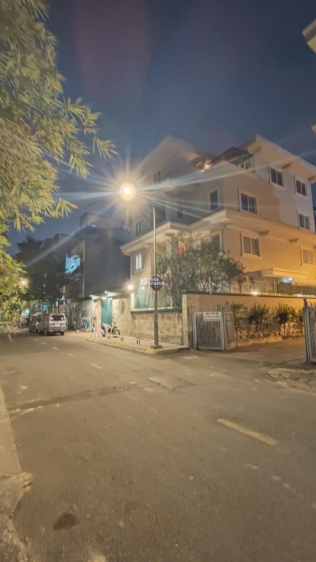 BIỆT THỰ ĐẸP - 4 TẦNG - 239M2 - NGANG 12.5M - GÓC 3 MẶT TIỀN