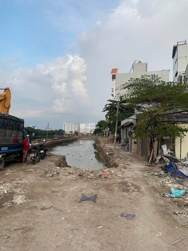 ĐẦU TƯ ĐÓN SÓNG LÔ ĐẤT MẶT TIỀN BỜ KÈ SÔNG VÀM THUẬN - DIỆN TÍCH ĐẸP 5 x 24 FULL THỔ CƯ