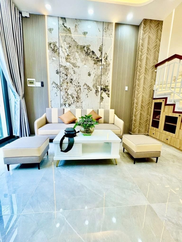 Xoay vốn cần tiền bán nhà Đường Bạch Mã Quận 10 ,đã có sổ , Giá 3ty320 LH Vân