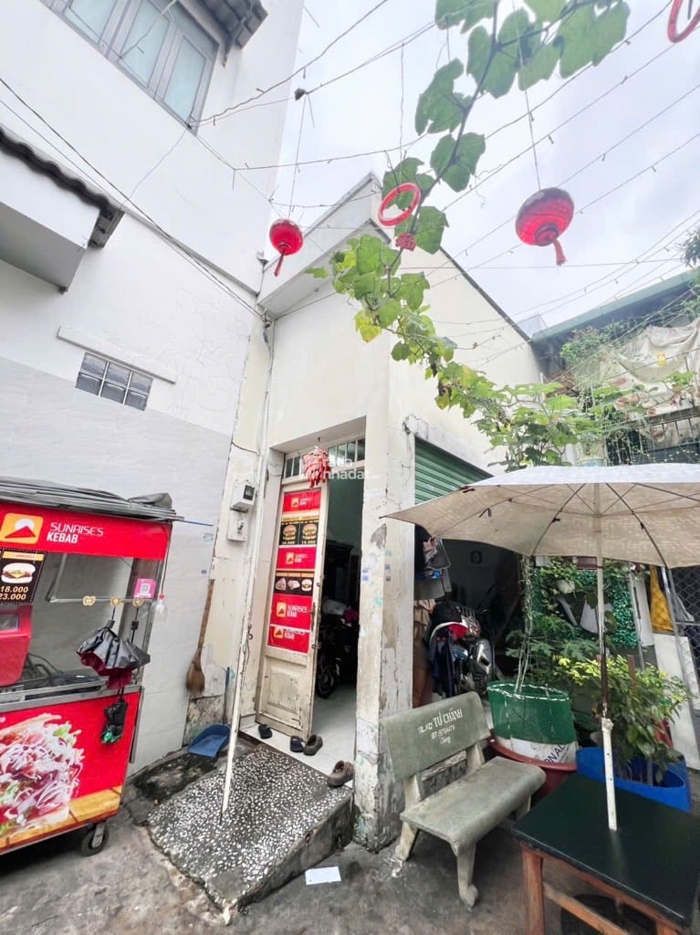 NHÀ 4 TẦNG MUA VÀO Ở NGAY, GIÁ TRỊ CHO THUÊ CAO. 