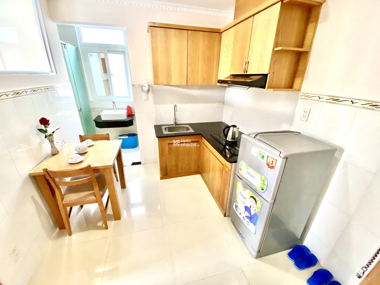 Cho thuê căn hộ quận 1, thang máy, hẻm ot6o, ban công, gần Bùi Viện