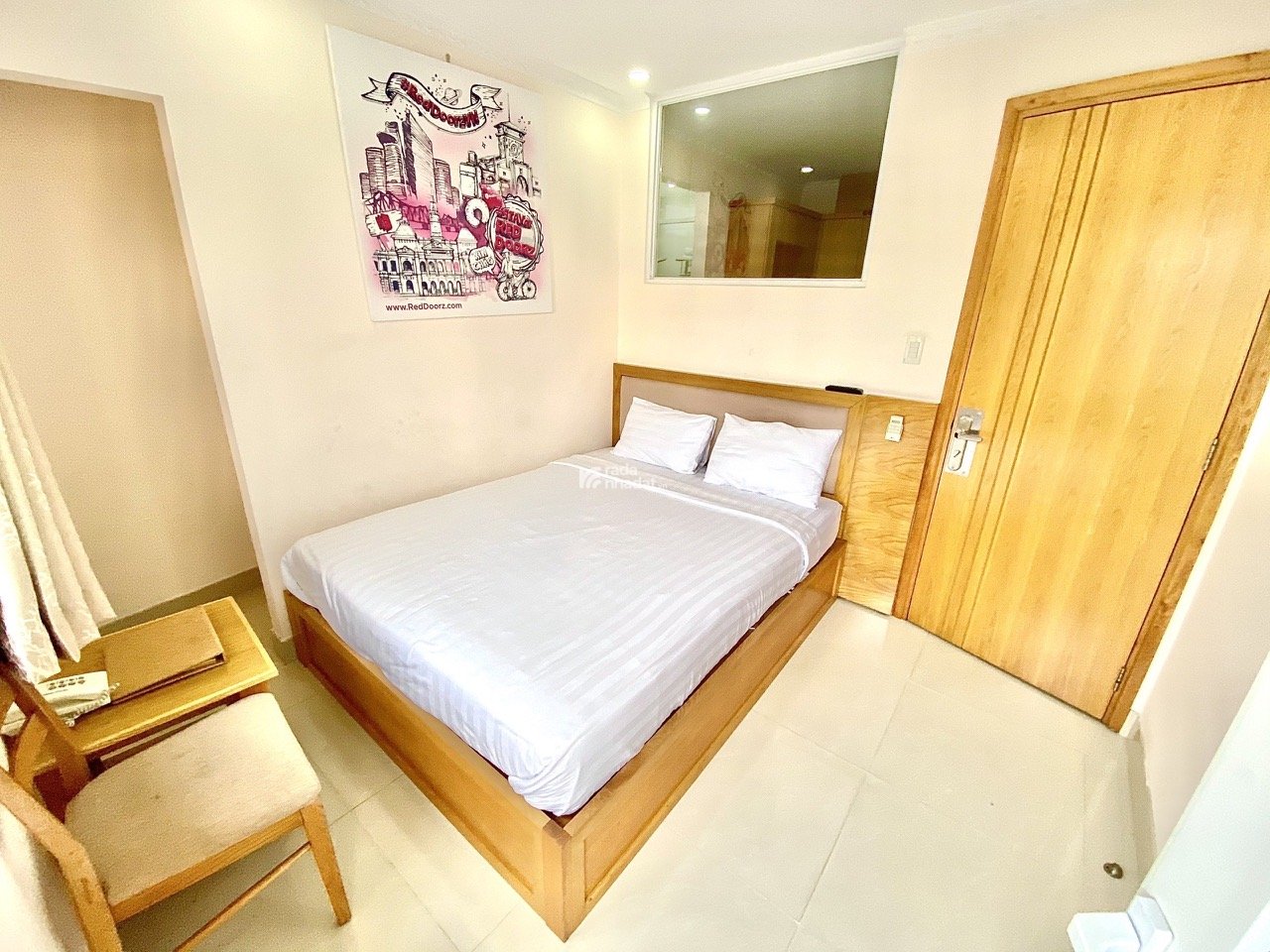 Cho thuê căn hộ quận 1, thang máy, hẻm ot6o, ban công, gần Bùi Viện