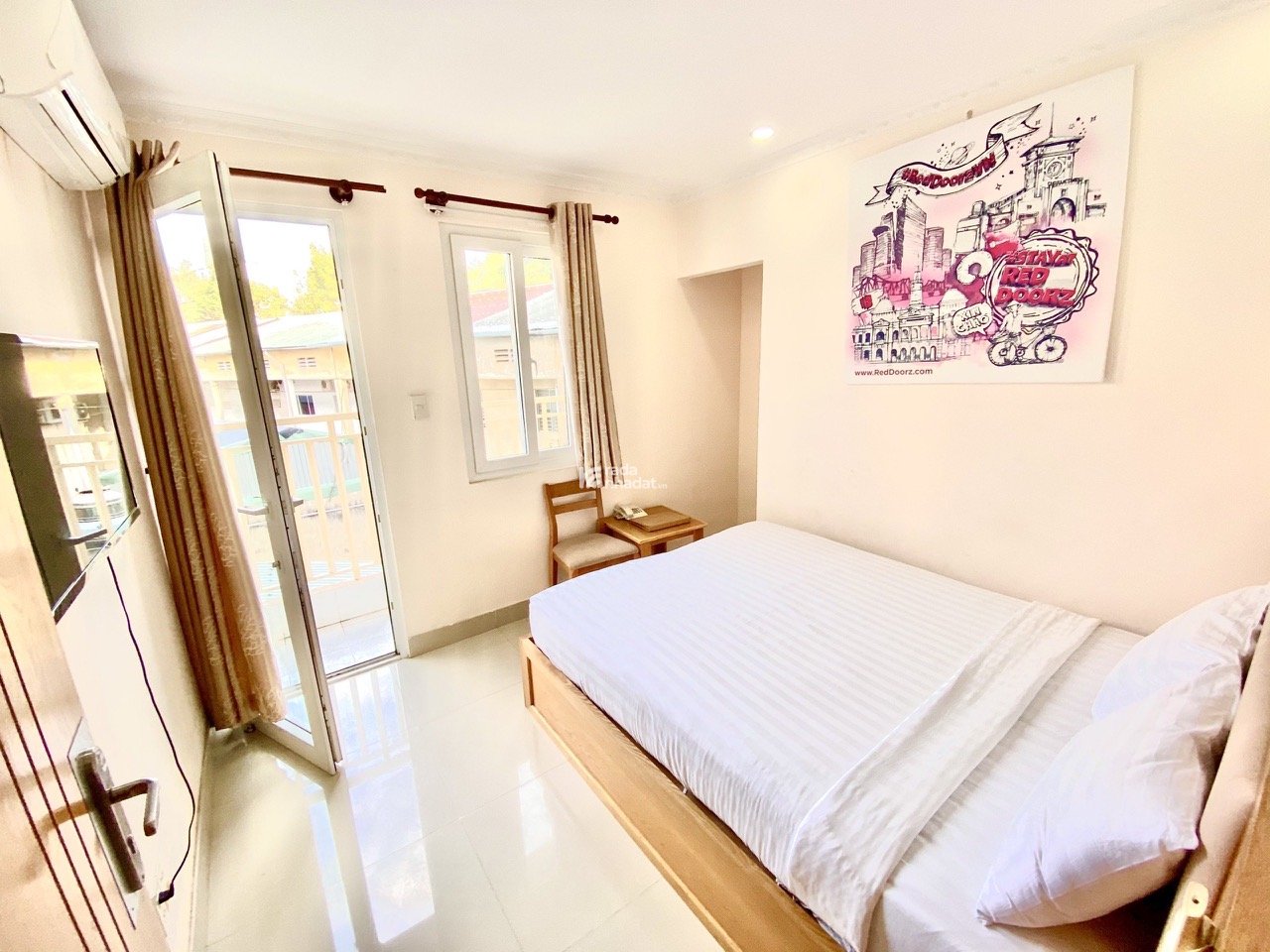 Cho thuê căn hộ quận 1, thang máy, hẻm ot6o, ban công, gần Bùi Viện