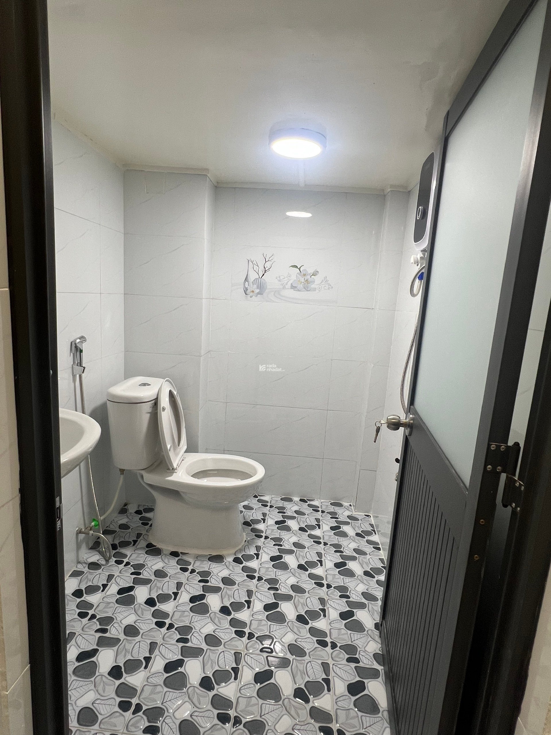 Cho thuê nhà nguyên căn đường 1B, Bình Tân - vị trí đắc địa - kinh doanh tốt - nhà đẹp, mới
