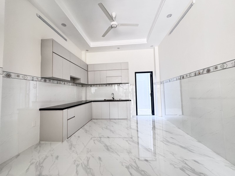 Bán Nhà Mới Quận 9 Gần Vinhomes - 4 Tầng - Xe Hơi Vào Nhà. Hơn 5 Tỷ