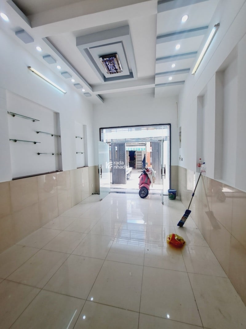 Nhận ngay 50 triệu. Bán nhà P5 Q11 56m2 5 tầng 9tỷ7. Hẻm 6m thông đường Hòa Bình. Đầm Sen.