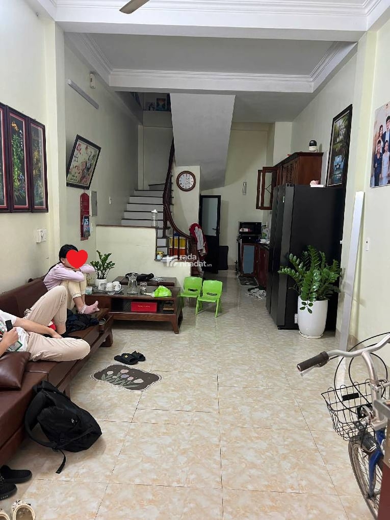 NGÕ QUẬN ỦY CẦU GIẤY - 5 TẦNG NHÀ ĐẸP - SỔ VUÔNG HOA HẬU - 32M2 - 8 TỶ