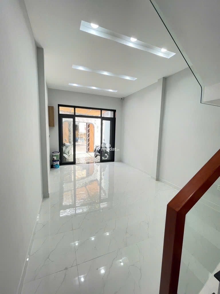 HẺM XE TẢI 8M TRUNG TÂM TÂN PHÚ 