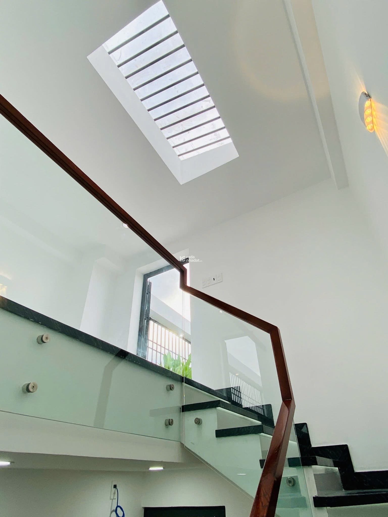 BÁN NHÀ 5 TẦNG CÓ THANG MÁY - Đ.THỐNG NHẤT P15 - NHÀ 2 MẶT HẺM XE HƠI - CHỈ 9.68 TỶ TL