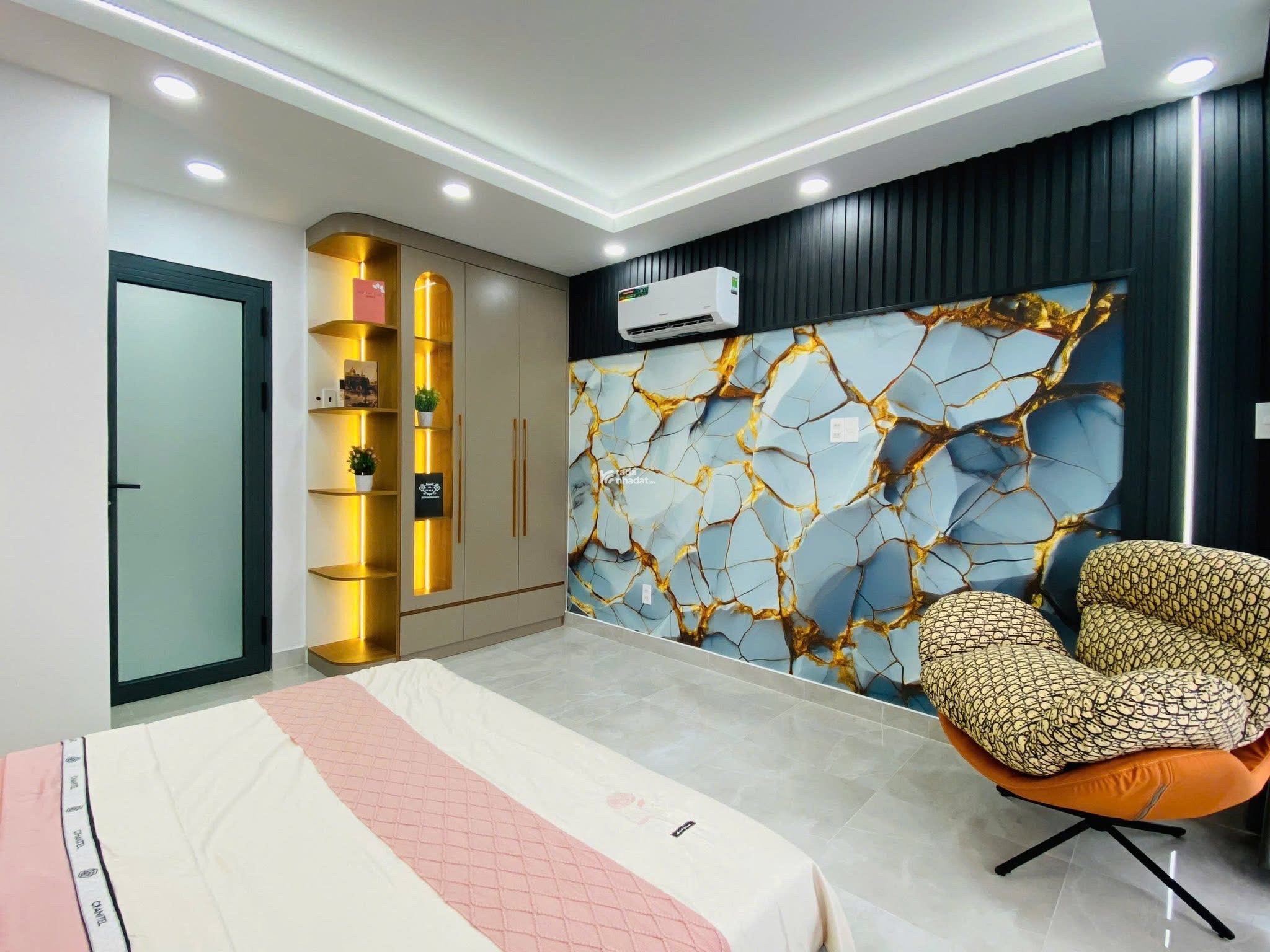 BÁN NHÀ 5 TẦNG CÓ THANG MÁY - Đ.THỐNG NHẤT P15 - NHÀ 2 MẶT HẺM XE HƠI - CHỈ 9.68 TỶ TL