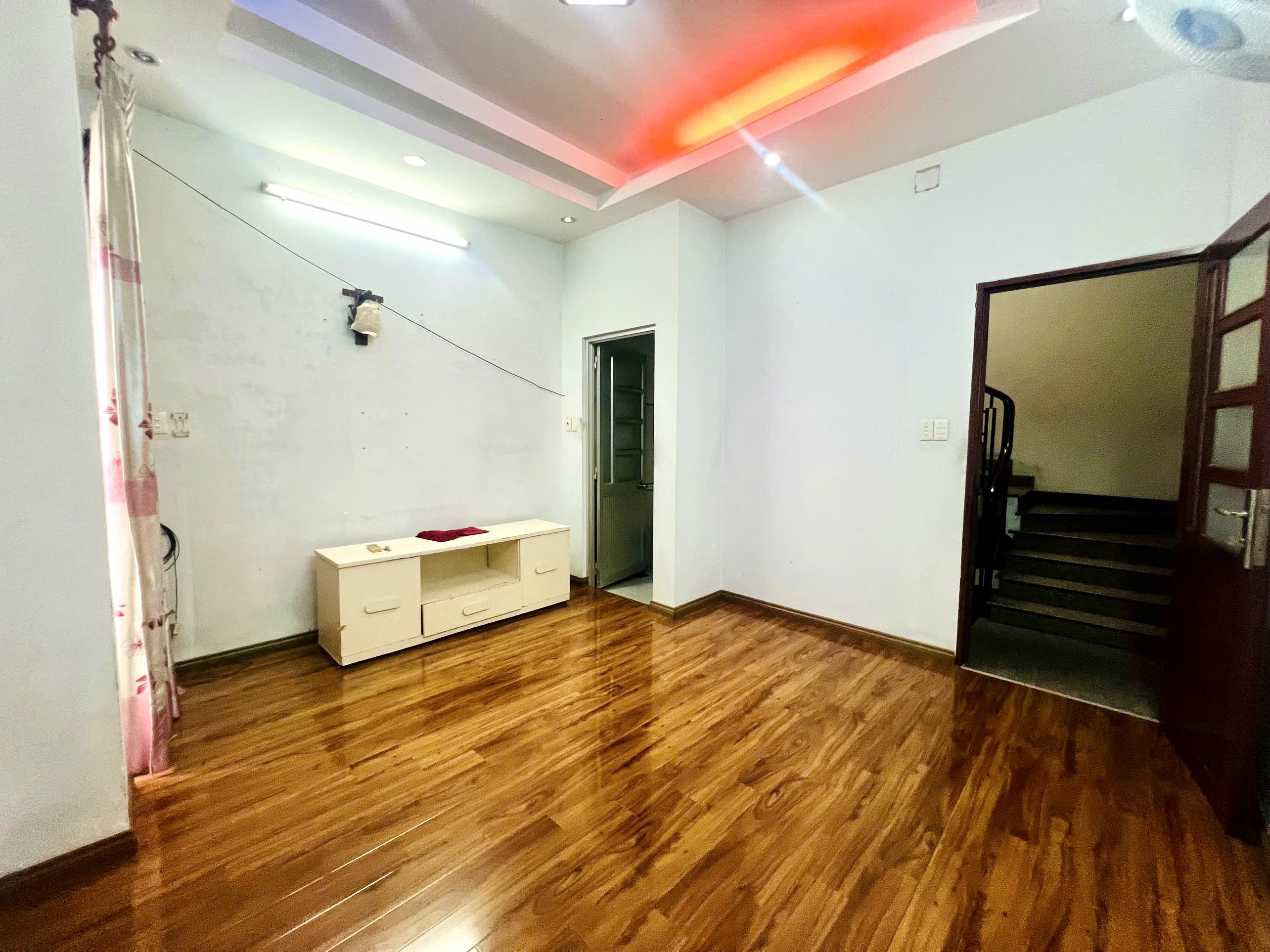 NHÀ NGUYÊN CĂN 4 TẦNG 3 PHÒNG NGỦ RỘNG RÃI HẺM XE HƠI THÔNG - GẦN ĐẦM SEN - 12TR