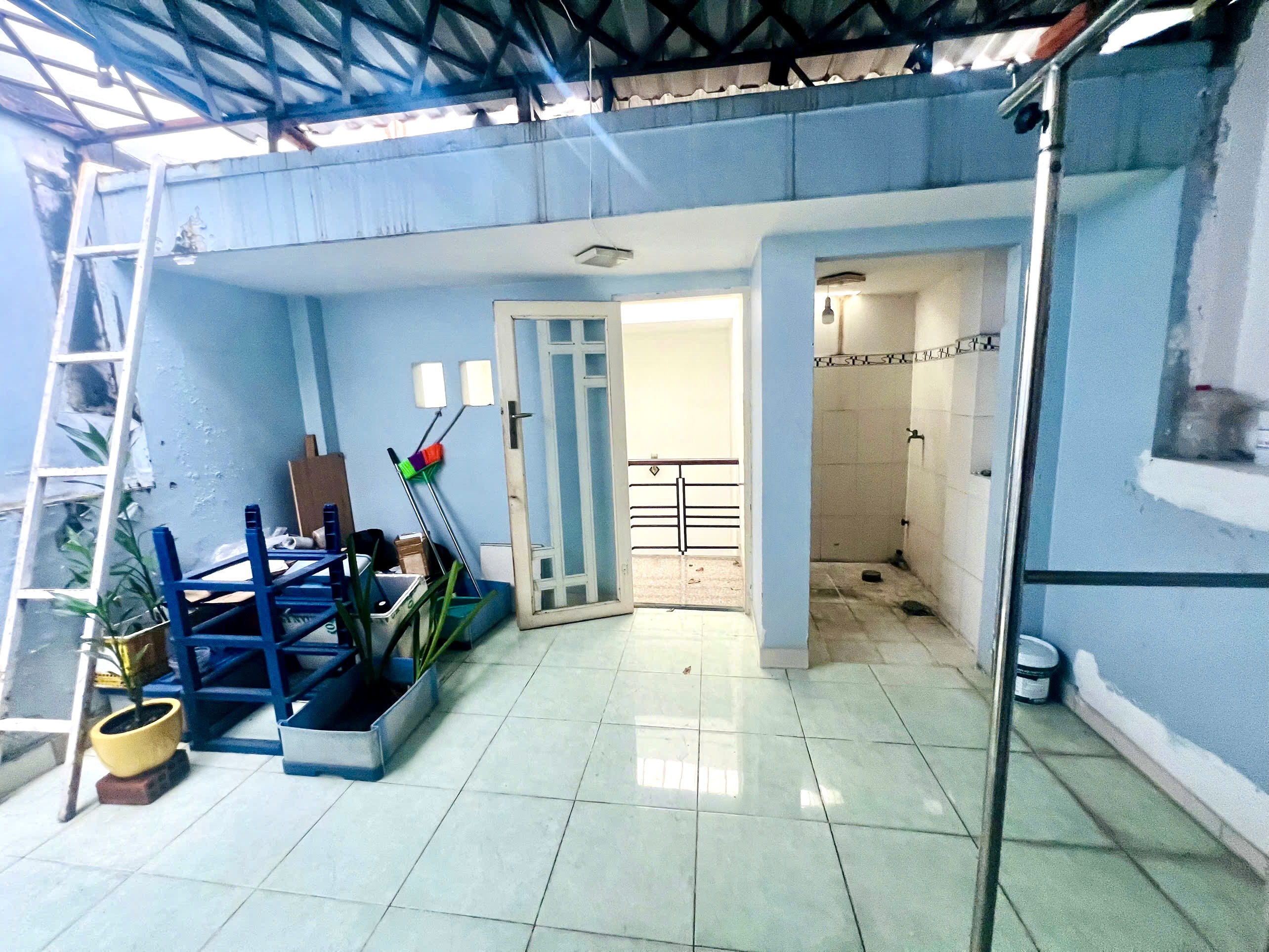 NHÀ NGUYÊN CĂN 4 TẦNG 3 PHÒNG NGỦ RỘNG RÃI HẺM XE HƠI THÔNG - GẦN ĐẦM SEN - 12TR