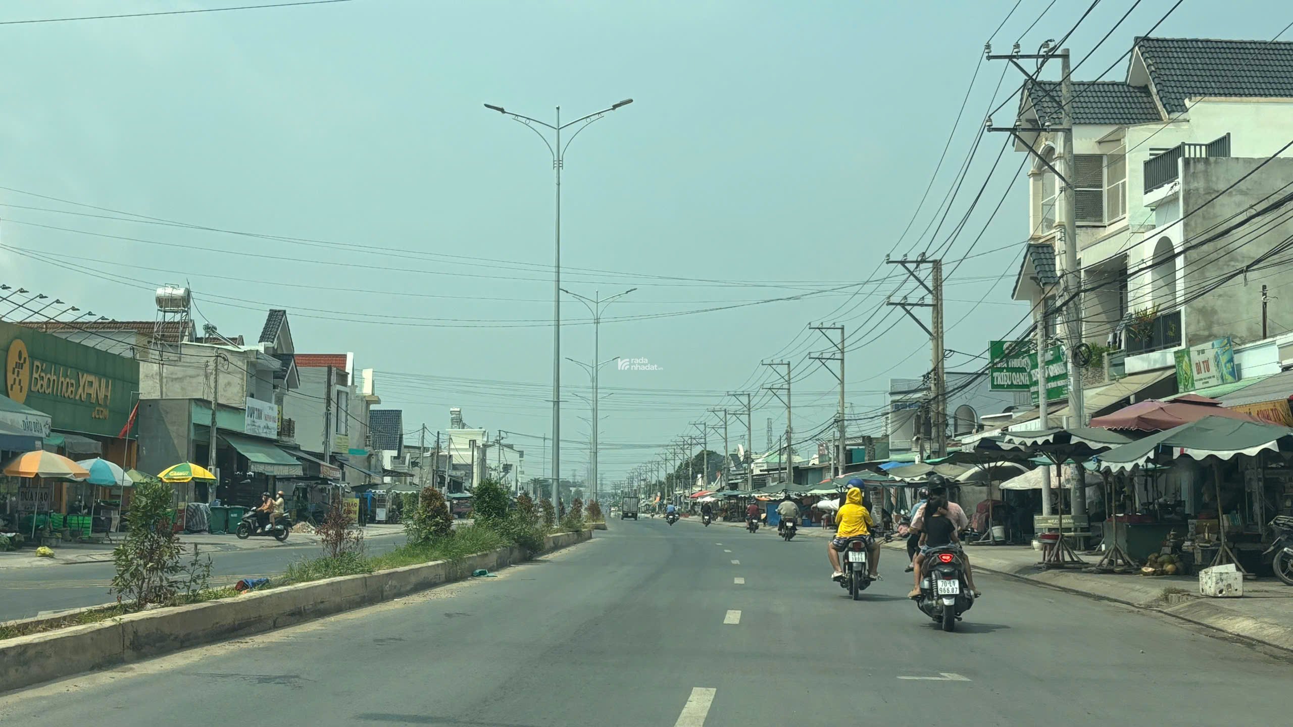 chính chủ bán 200m2 đất đường nhựa hương lộ 2 sổ hồng làm kho xưởng nhà vườn nhà trọ
