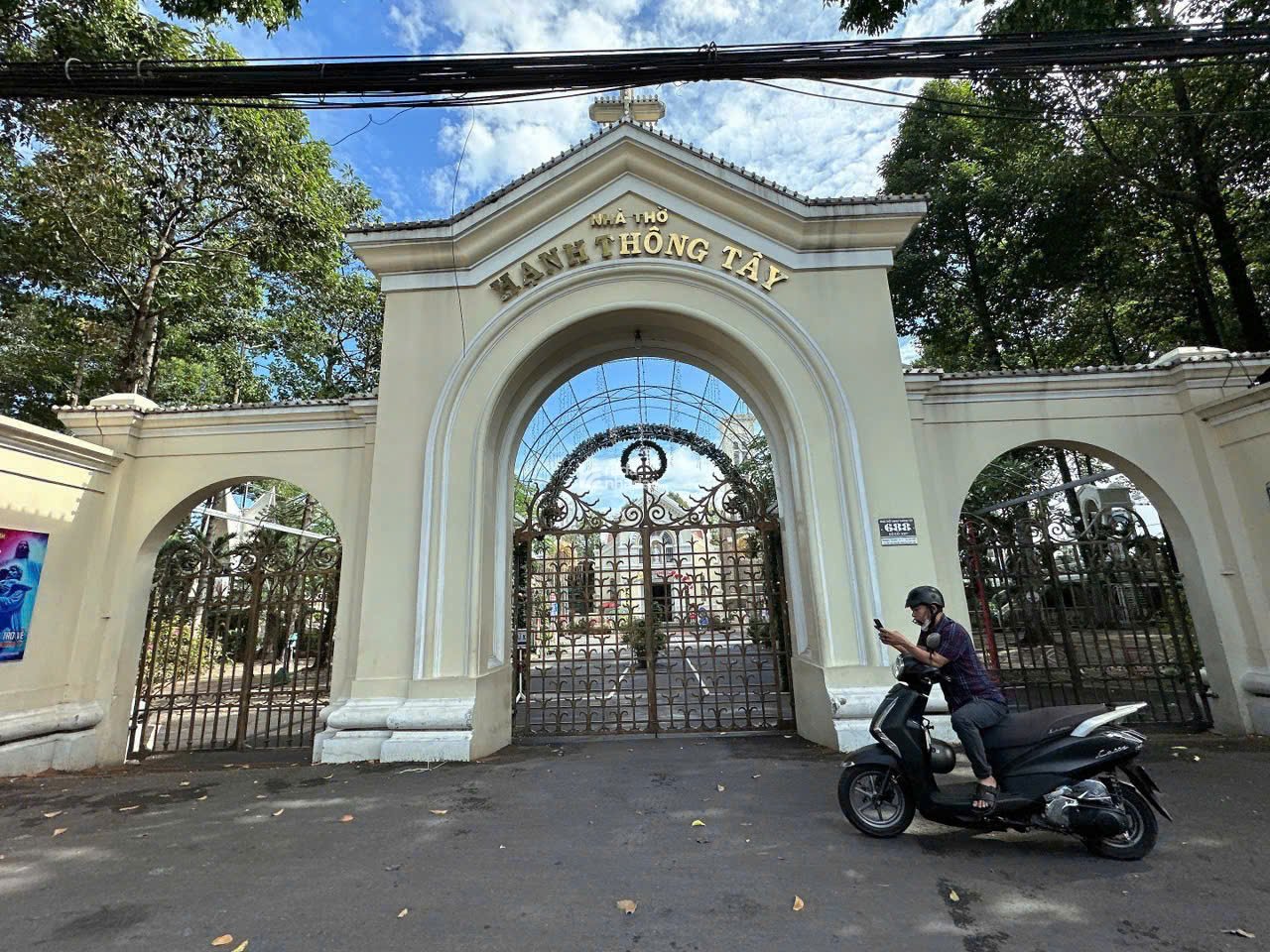 CHDV 8 tầng mới hẻm 656 Quang Trung ngang 8m 200m2 75PN TN 220tr gần chợ HHT 50 tỷ.