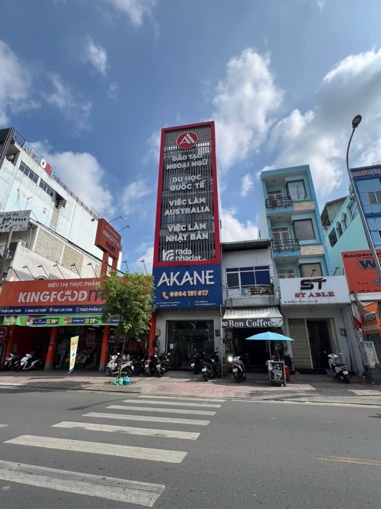  Mặt tiền đường 20m, cực kỳ đông đúc sầm uất, thuận tiện kinh doanh đa ngành nghề: ngân hàng 