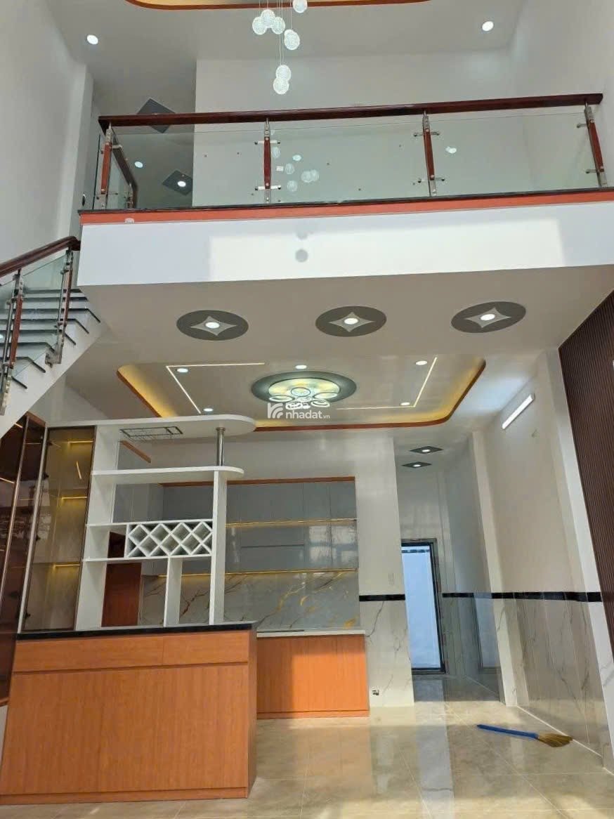 Sos!! Bán gấp nhà ở đường Lê Văn Việt, Phường Hiệp Phú, Quận 9, sổ riêng, hẻm xe hơi