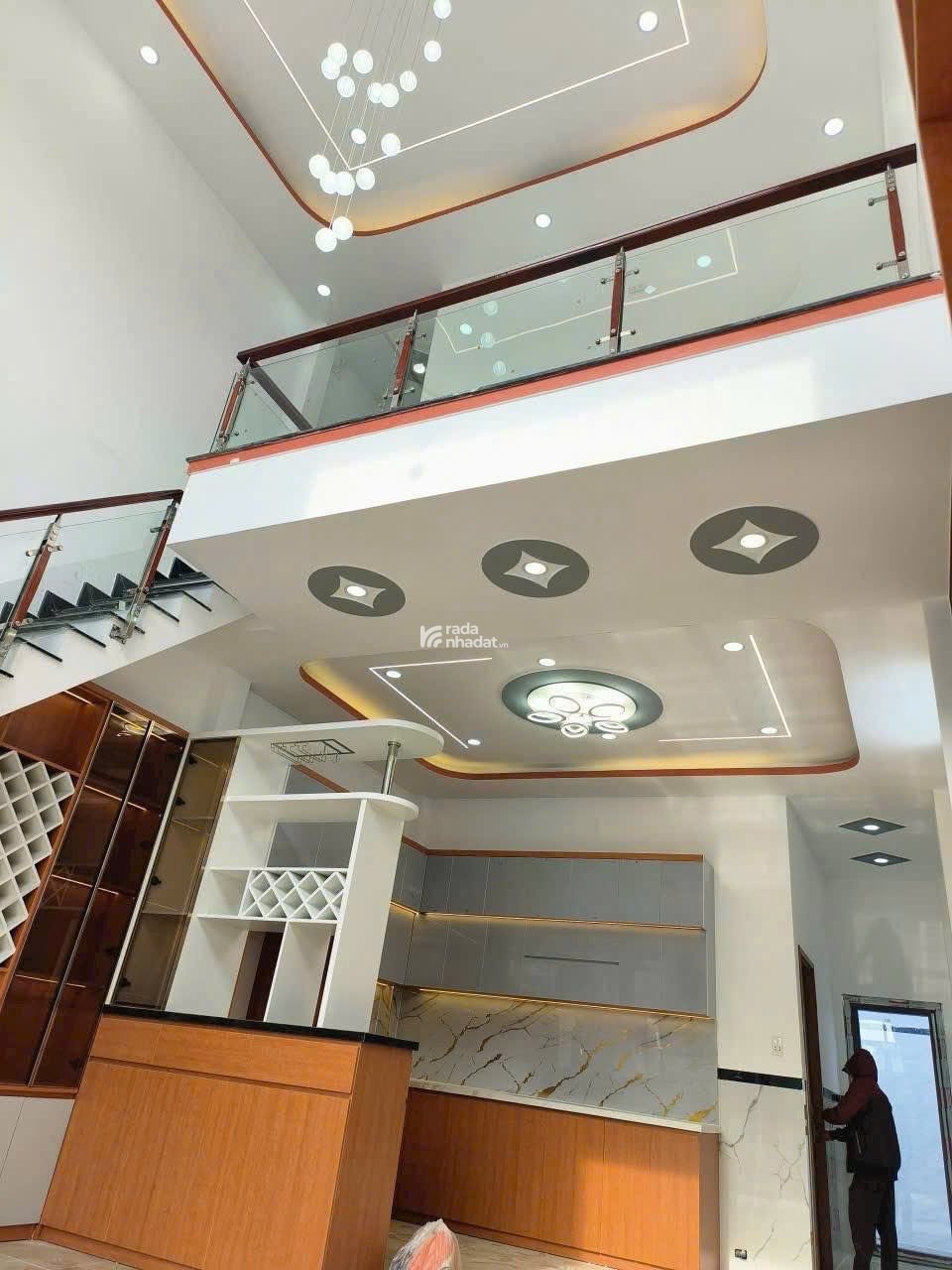 Sos!! Bán gấp nhà ở đường Lê Văn Việt, Phường Hiệp Phú, Quận 9, sổ riêng, hẻm xe hơi