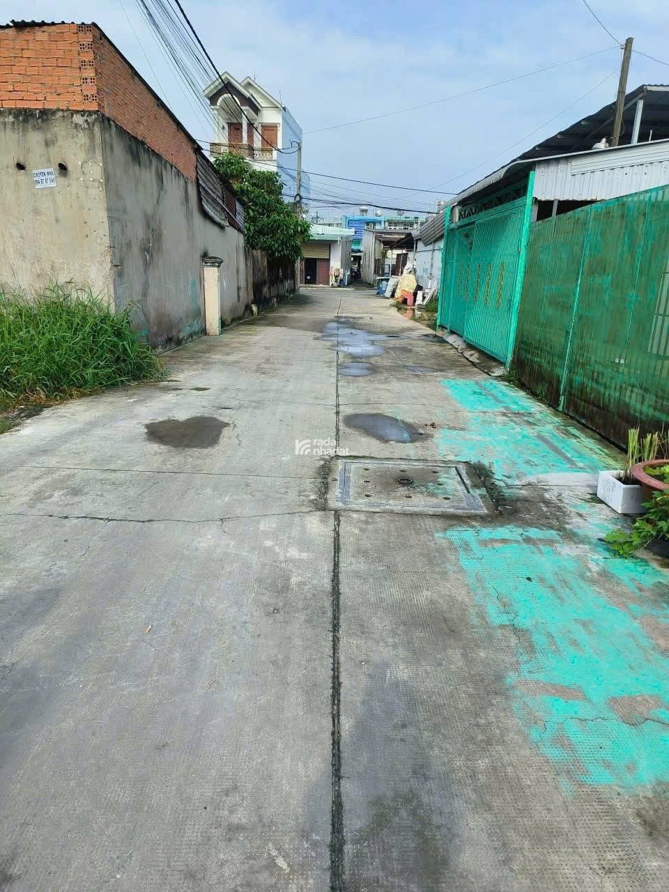 Sos!! Bán gấp nhà ở đường Lê Văn Việt, Phường Hiệp Phú, Quận 9, sổ riêng, hẻm xe hơi