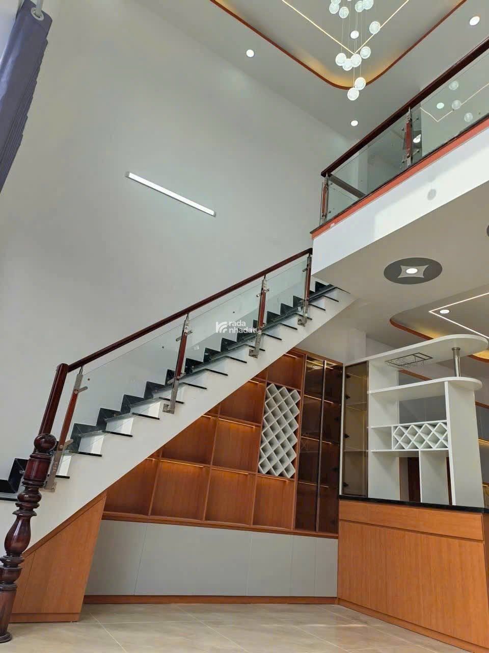 Sos!! Bán gấp nhà ở đường Lê Văn Việt, Phường Hiệp Phú, Quận 9, sổ riêng, hẻm xe hơi