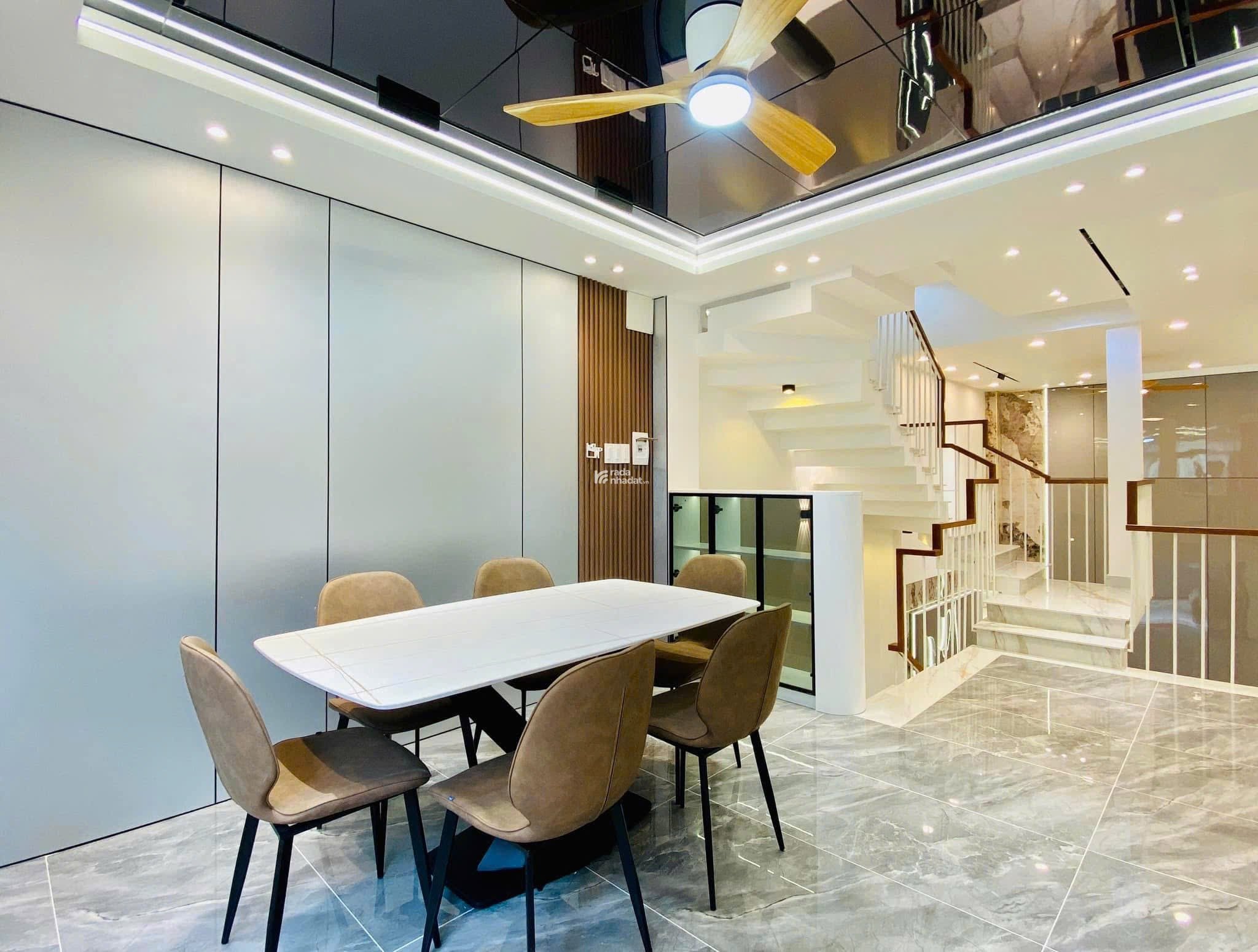 Nhà nằm ngay vị trí đẹp Sư Vạn Hạnh P12 Q10 giá 3tỷ450 DT 42.9m2, đang cho thuê 15tr/tháng