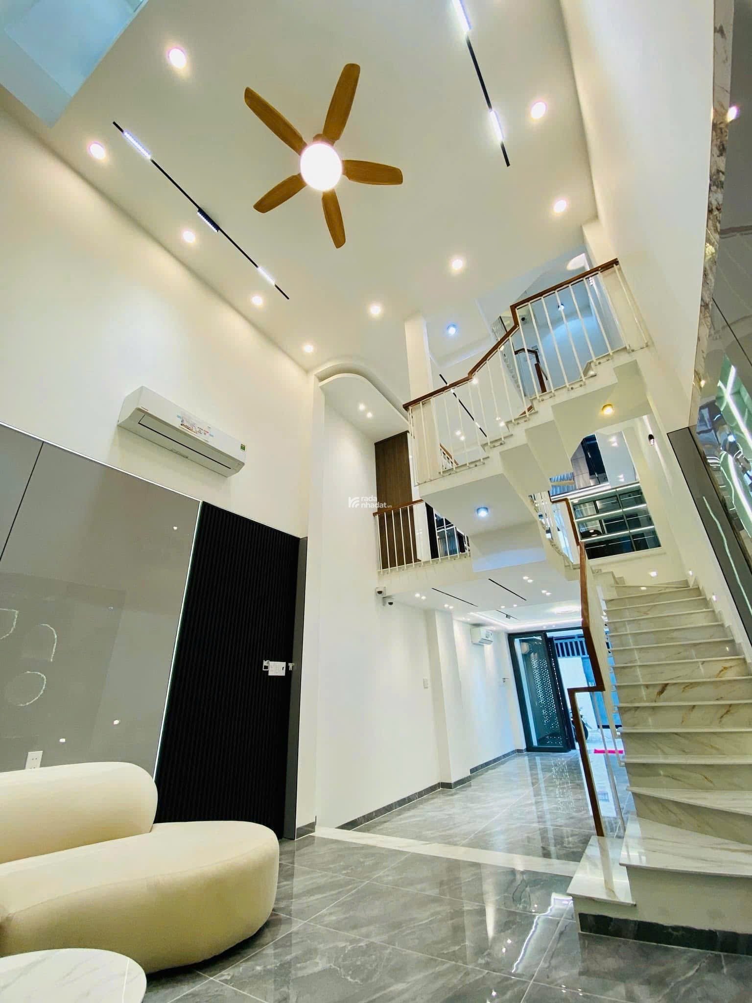 Nhà nằm ngay vị trí đẹp Sư Vạn Hạnh P12 Q10 giá 3tỷ450 DT 42.9m2, đang cho thuê 15tr/tháng