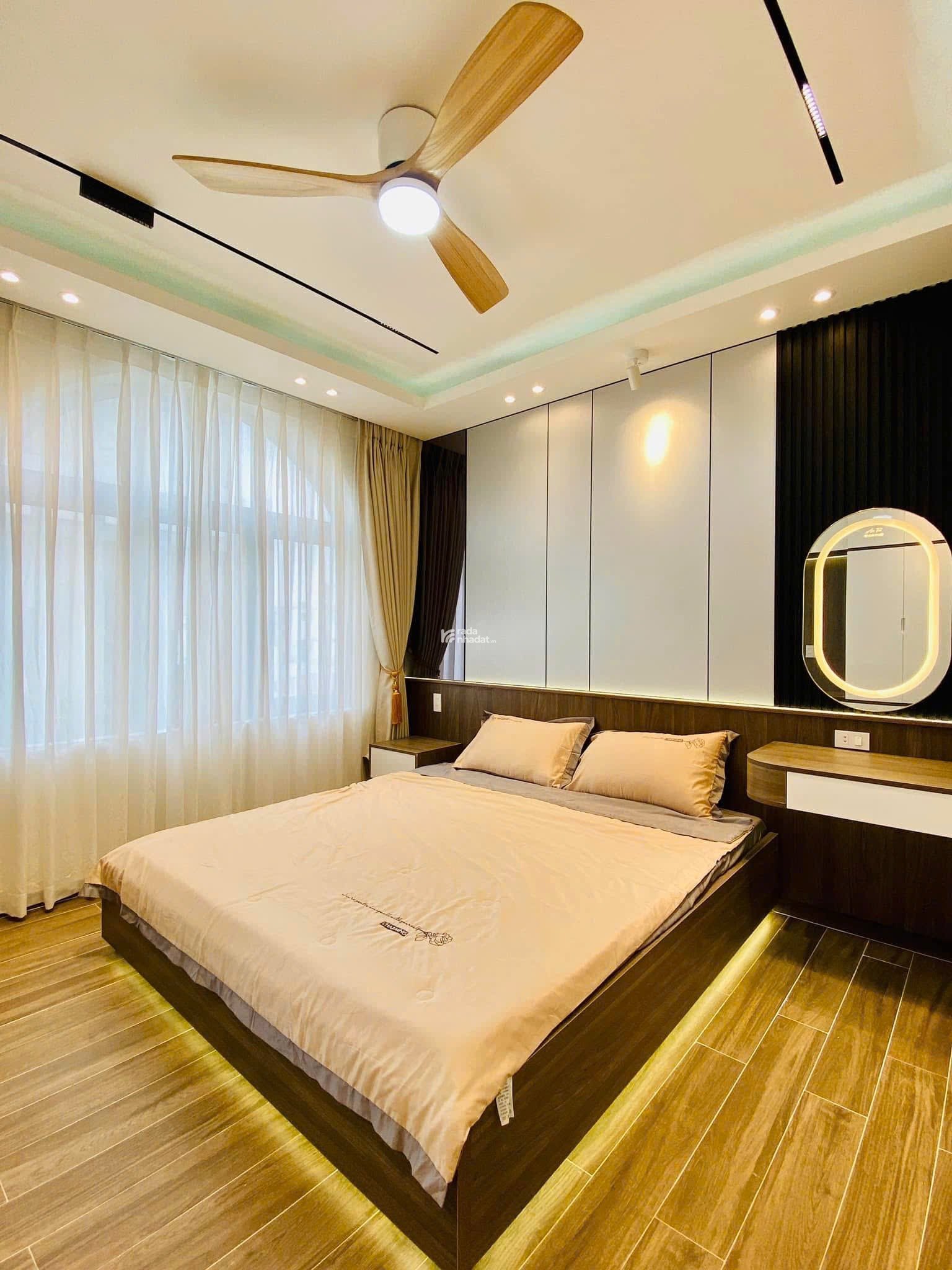 Nhà nằm ngay vị trí đẹp Sư Vạn Hạnh P12 Q10 giá 3tỷ450 DT 42.9m2, đang cho thuê 15tr/tháng