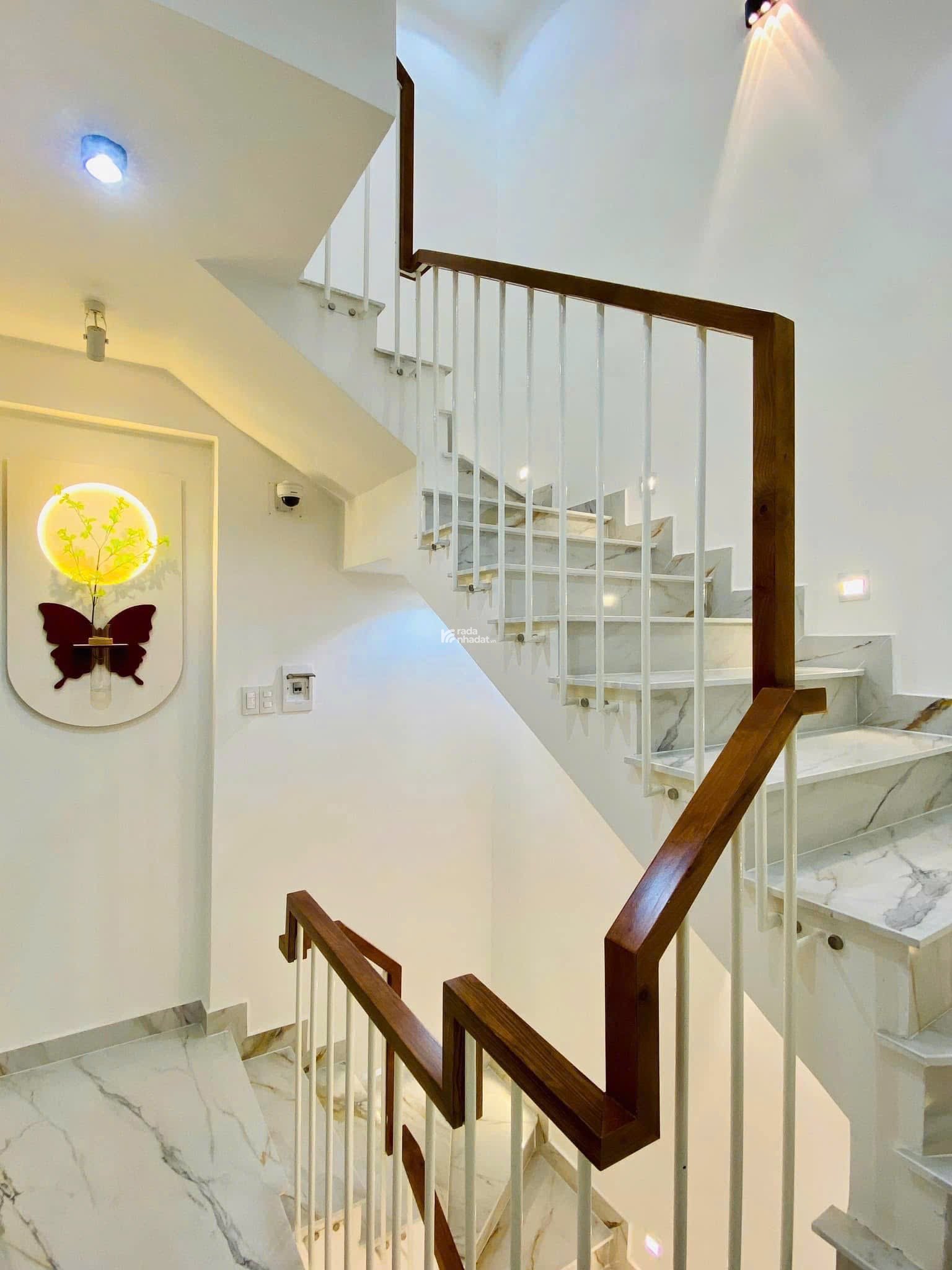 Nhà nằm ngay vị trí đẹp Sư Vạn Hạnh P12 Q10 giá 3tỷ450 DT 42.9m2, đang cho thuê 15tr/tháng