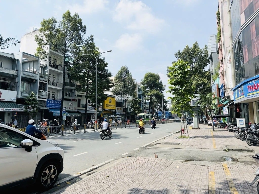 MẶT TIỀN KINH DOANH SẦM UẤT ĐƯỜNG 3 THÁNG 